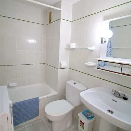 Sleeps 3 Pool Air Con Wifi T792131 Appartement *