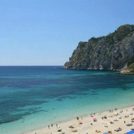Sleeps 3 Pool Air Con Wifi T792131